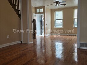 323 Cross St in Philadelphia, PA - Building Photo - Building Photo