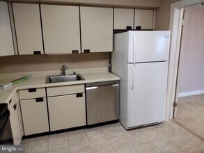 4550 N Park Ave in Chevy Chase, MD - Building Photo - Building Photo