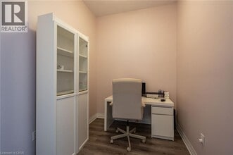 10 Concord Pl in Grimsby, ON - Building Photo - Building Photo
