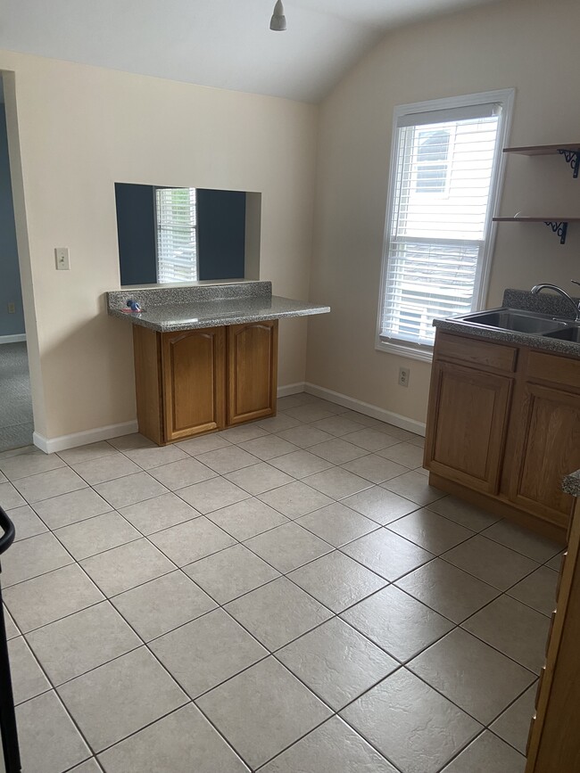 193 E 2nd St, Unit Upper in Corning, NY - Building Photo - Building Photo