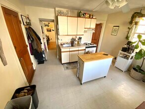 16 Westwood Rd, Unit 3 in Somerville, MA - Building Photo - Building Photo