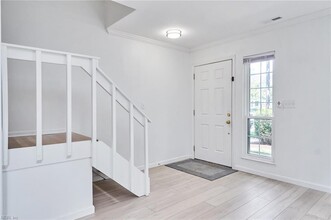 359 Ferdinand Cir in Virginia Beach, VA - Foto de edificio - Building Photo