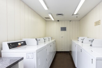 1000 N. LaSalle in Chicago, IL - Foto de edificio - Interior Photo