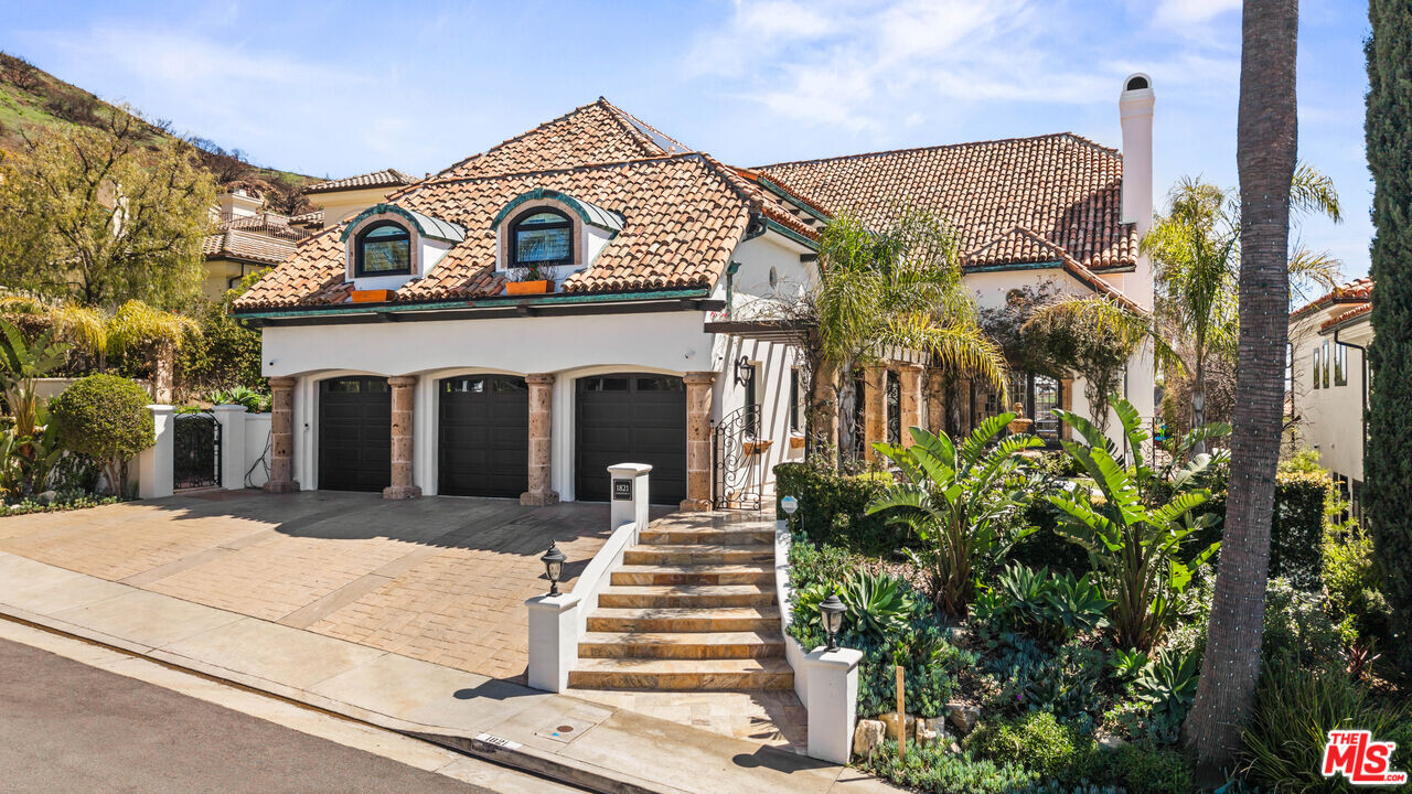 1821 Chastain Pkwy E in Los Angeles, CA - Building Photo