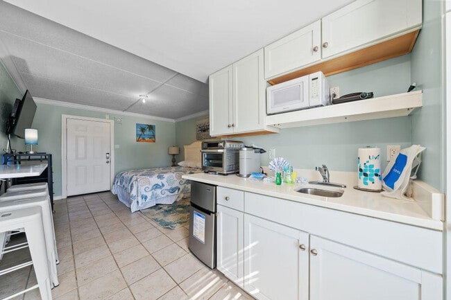 200 E Beach Blvd
