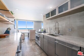723 Palisades Beach Rd in Santa Monica, CA - Building Photo - Building Photo