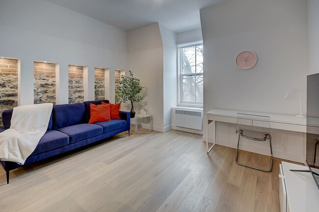 2312 Rue Sainte-Catherine E