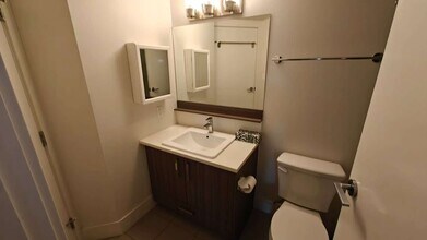 510 Edmonton Trl in Calgary, AB - Building Photo - Building Photo