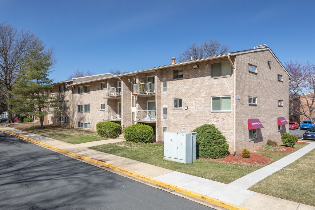 Idylwood Village West Apartments in Falls Church, VA