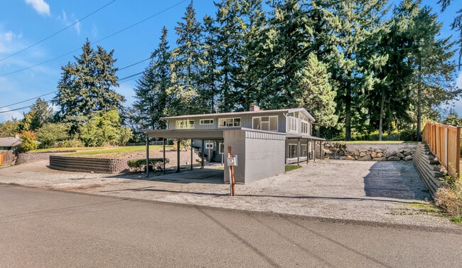 property at 623 108th Avenue Ct E