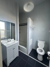 848 E 15th St, Unit B in Oakland, CA - Building Photo - Building Photo