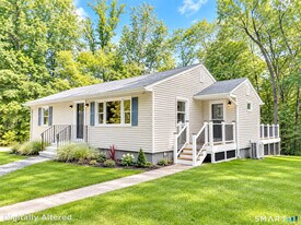 298 Railtree Hill Rd in Woodbury, CT - Building Photo