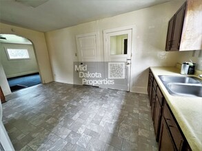 1005 E 2nd Ave in Mitchell, SD - Building Photo - Building Photo