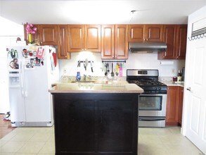 64-34 Grand Central Pkwy-Unit -1f in Queens, NY - Building Photo - Building Photo