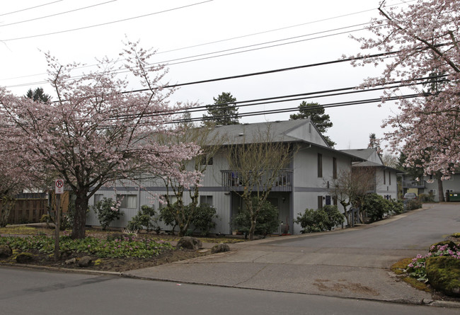 Four Oaks Apartments in Forest Grove, OR - Foto de edificio - Building Photo