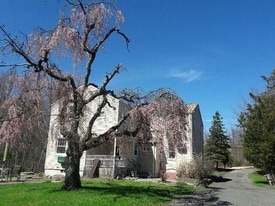 211 County Rte 520 in Englishtown, NJ - Building Photo