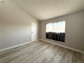 5187 Garden Ln, Unit A in Las Vegas, NV - Foto de edificio - Building Photo