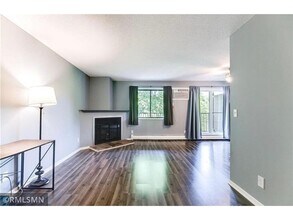 7301 W 101st St in Bloomington, MN - Building Photo - Building Photo