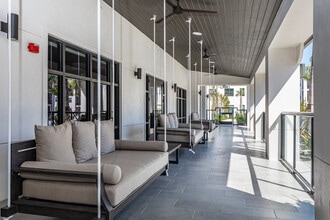 Las Palmas in Ft. Myers, FL - Foto de edificio - Building Photo