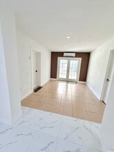 5605 Patterson Rd in Riverview, FL - Foto de edificio - Building Photo