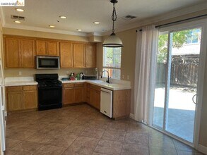 193 Kayla Pl in Brentwood, CA - Building Photo - Building Photo