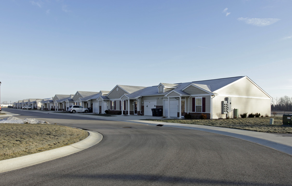 Whitehouse Square Senior Villas in Whitehouse, OH - Foto de edificio