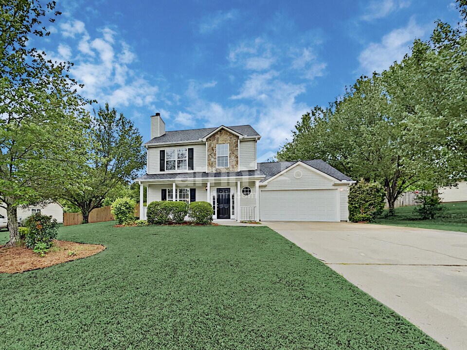 2925 Hampton Valley Dr SE in Loganville, GA - Building Photo