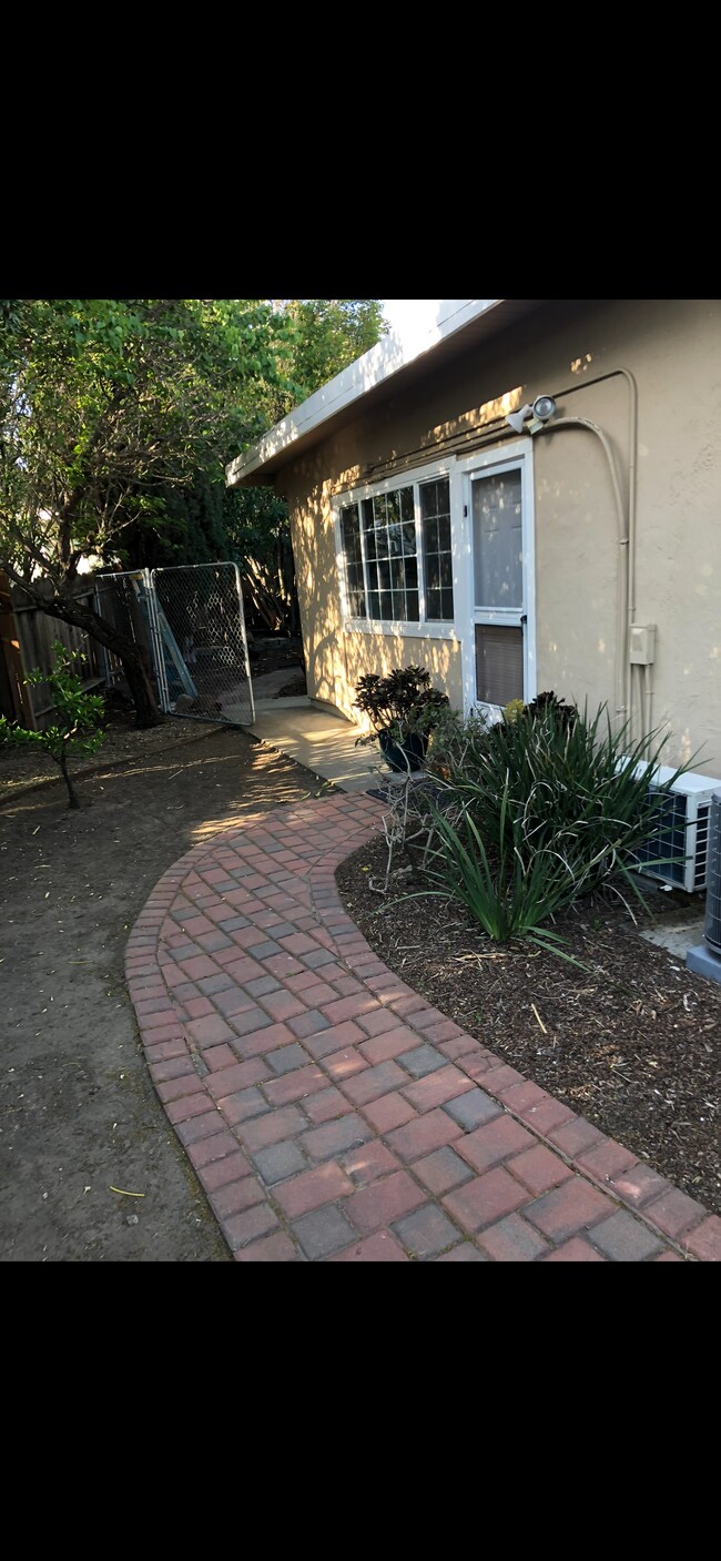 1470 Ramsay Cir in Walnut Creek, CA - Foto de edificio - Building Photo