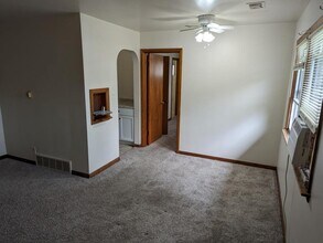 2 James Pl in Bloomington, IL - Building Photo - Building Photo