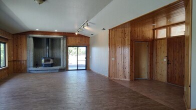 2625-2624 4 Paws Way in Paso Robles, CA - Building Photo - Building Photo