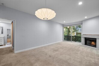 8505 Gulana Ave, Unit 4213 in Playa Del Rey, CA - Building Photo - Building Photo