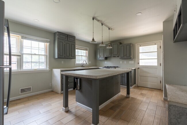 3010 Taylorsville Rd in Louisville, KY - Foto de edificio - Interior Photo