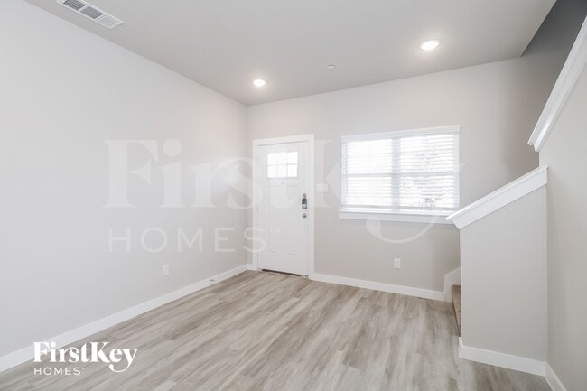 334 Niki Dr in Lewisville, TX - Foto de edificio - Building Photo