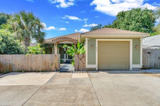 329 Main St in Destin, FL - Building Photo - Building Photo