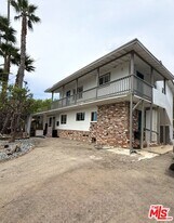 31577 Pacific Coast Hwy in Malibu, CA - Building Photo