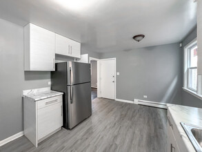 7635 S Loomis Blvd-Unit -2 in Chicago, IL - Building Photo - Building Photo