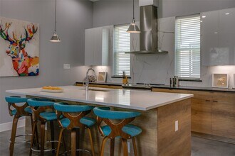 2239 Lovedale Ave, Unit 105 in Dallas, TX - Building Photo - Building Photo
