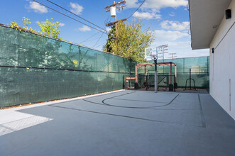 Trojan Plaza in Los Angeles, CA - Building Photo - Building Photo