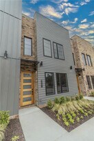 702 N 42nd St in Rogers, AR - Building Photo