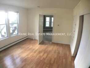 699 Main St, Unit Apt 1 in Bangor, ME - Building Photo - Building Photo
