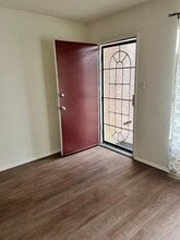 920 S Fann St, Unit C in Anaheim, CA - Foto de edificio - Building Photo