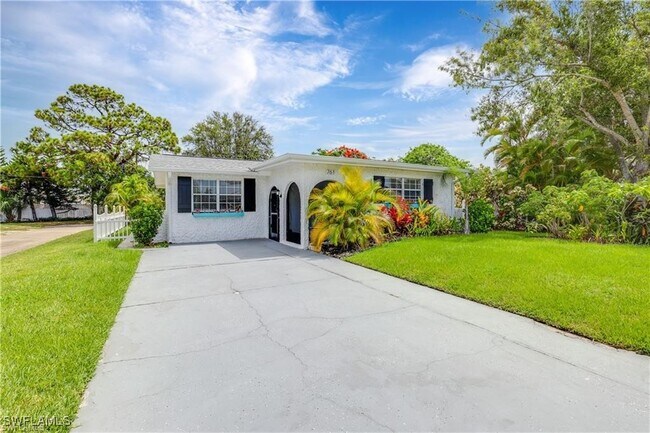 761 95th Ave N in Naples, FL - Building Photo - Building Photo