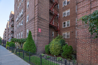 7615 35th Ave in Jackson Heights, NY - Building Photo - Building Photo