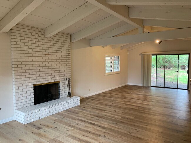 property at 25 Northwood Commons Pl