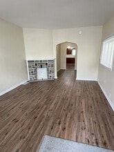 329 , 331 South Broadway Ave, Unit 331 in Scottdale, PA - Foto de edificio - Building Photo