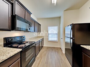 12331 Carlson Valley in San Antonio, TX - Foto de edificio - Building Photo