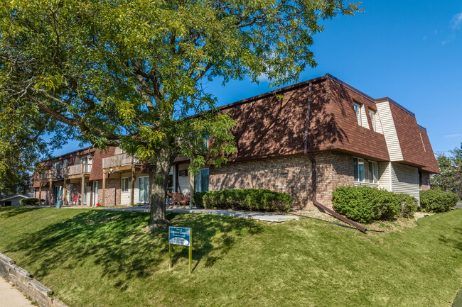 Greenspire Greenway Gardens LLC in Fitchburg, WI - Foto de edificio - Building Photo