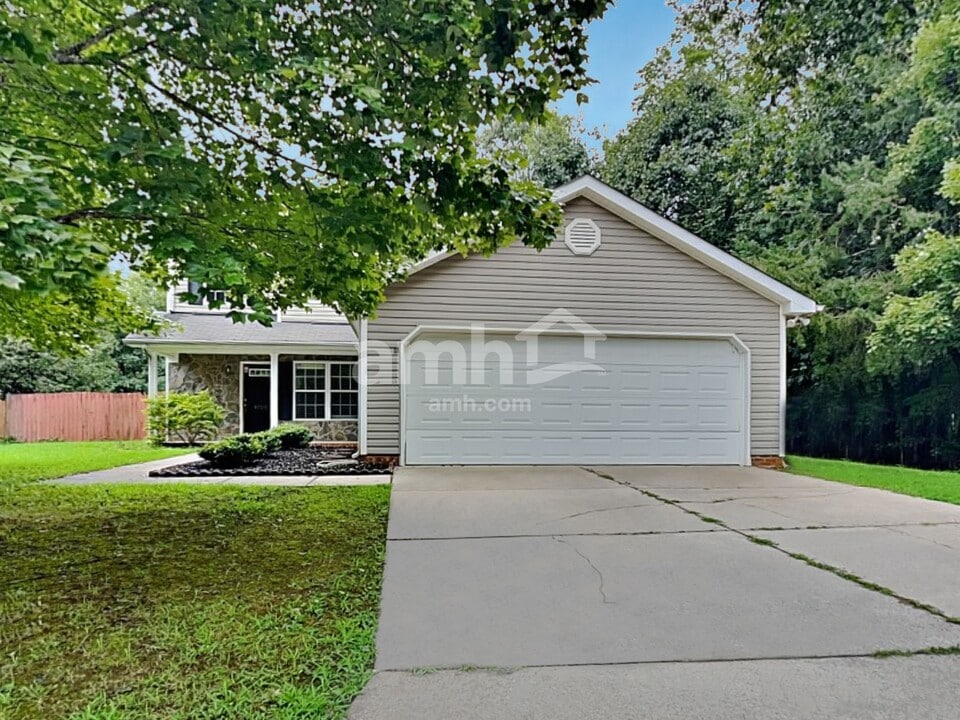4705 Camden Ridge Dr in Greensboro, NC - Building Photo