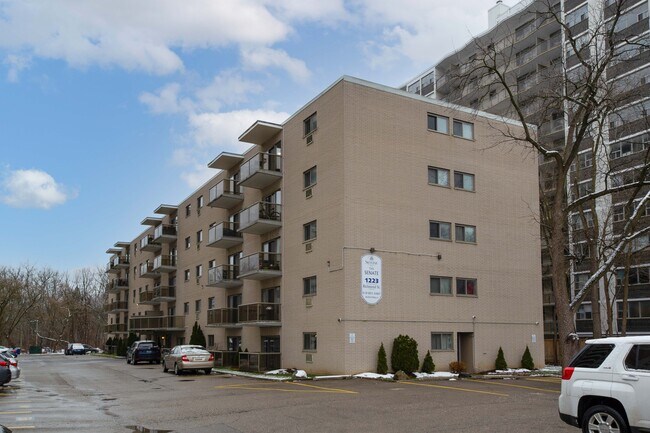 1223 Richmond St in London, ON - Building Photo - Building Photo