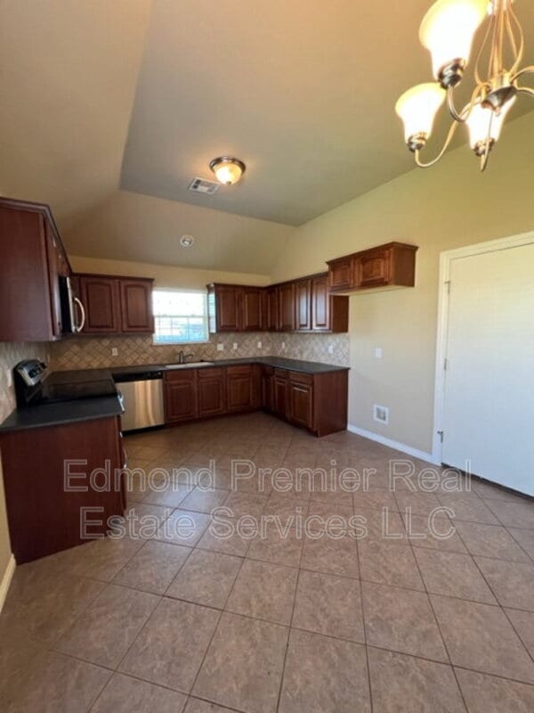 12797 SE 21st Ct in Choctaw, OK - Building Photo - Building Photo